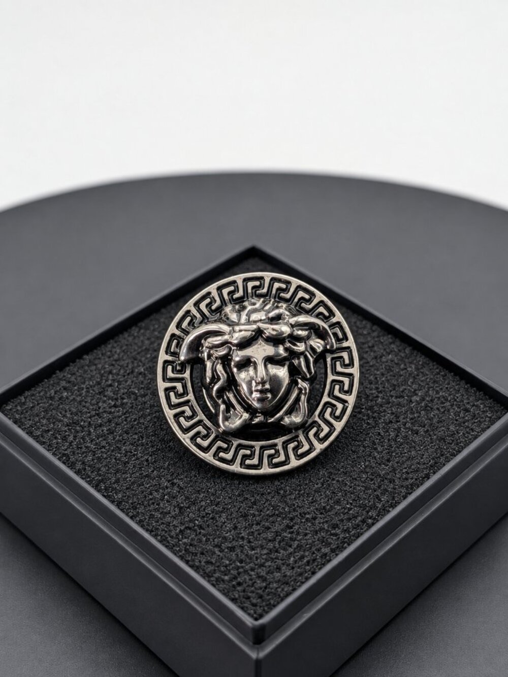 Small Versace Pin - Picture 5 of 7